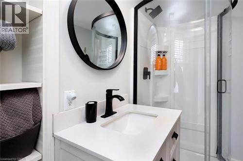 1 John Avenue, Paris, ON - Indoor Photo Showing Bathroom