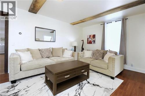 1 John Avenue, Paris, ON - Indoor Photo Showing Living Room