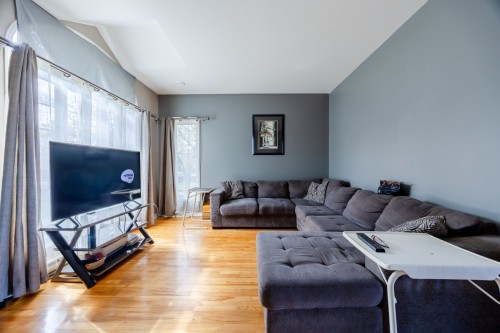 Salon - 55 Rue Picasso, La Prairie, QC - Indoor Photo Showing Living Room