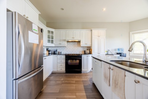 Cuisine - 55 Rue Picasso, La Prairie, QC - Indoor Photo Showing Kitchen With Upgraded Kitchen