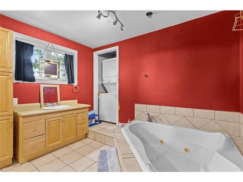 3 Nightingale Road, St. John'S, NL - Indoor Photo Showing Bathroom