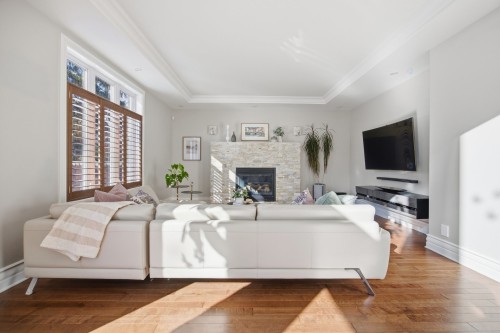 Living Room - 6 Av. St-Louis, Beaconsfield, QC - Indoor Photo Showing Living Room With Fireplace