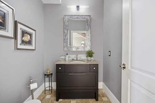 Powder room - 6 Av. St-Louis, Beaconsfield, QC - Indoor Photo Showing Bathroom
