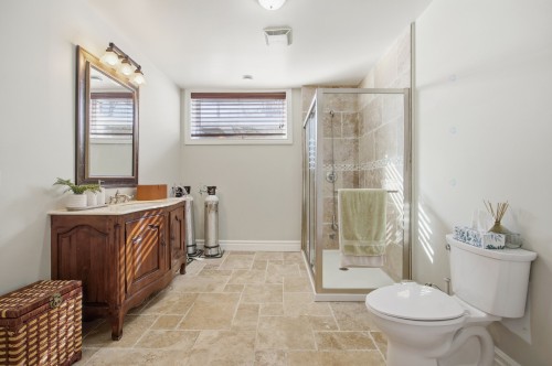 Bathroom - 6 Av. St-Louis, Beaconsfield, QC - Indoor Photo Showing Bathroom