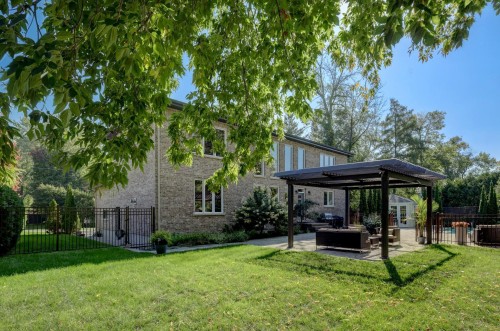 Courtyard - 6 Av. St-Louis, Beaconsfield, QC - Outdoor