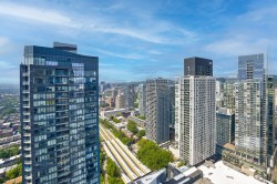 PH10-1188 Rue St-Antoine O.  Montréal (Ville-Marie), QC H3C 1B4