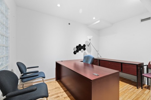 Office - 101-1200 Rue Atateken, Montréal (Ville-Marie), QC - Indoor Photo Showing Office