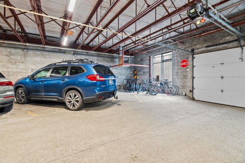 Garage - 101-1200 Rue Atateken, Montréal (Ville-Marie), QC - Indoor Photo Showing Garage