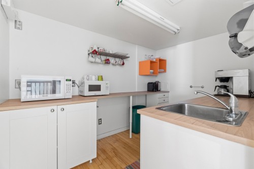 Kitchenette - 101-1200 Rue Atateken, Montréal (Ville-Marie), QC - Indoor Photo Showing Kitchen