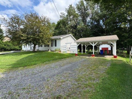 Façade - 32 Rue Mountainview, Stanstead - Ville, QC - Outdoor With Deck Patio Veranda