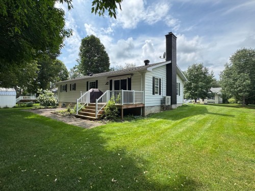 Face arrière - 32 Rue Mountainview, Stanstead - Ville, QC - Outdoor With Deck Patio Veranda