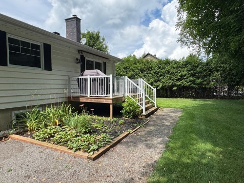 Jardin - 32 Rue Mountainview, Stanstead - Ville, QC - Outdoor With Deck Patio Veranda