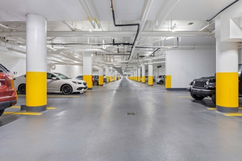 Garage - 422-5175 Rue Mackenzie, Montréal (Côte-Des-Neiges/Notre-Dame-De-Grâce), QC - Indoor Photo Showing Garage