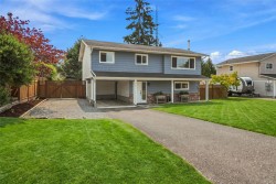744 Newcastle Ave Parksville, BC V9P 1G1