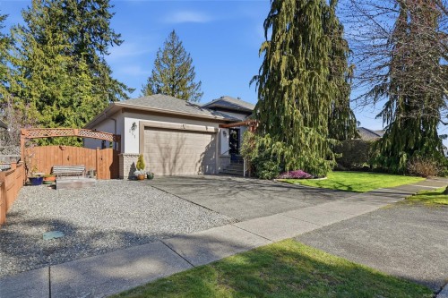 211 Saturna Dr, Qualicum Beach, BC 