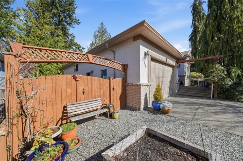 211 Saturna Dr, Qualicum Beach, BC 