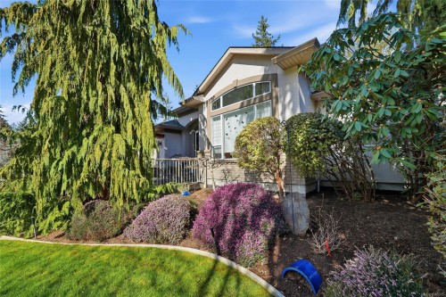 211 Saturna Dr, Qualicum Beach, BC 