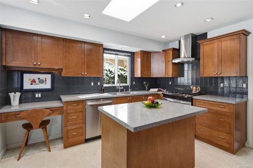 211 Saturna Dr, Qualicum Beach, BC 