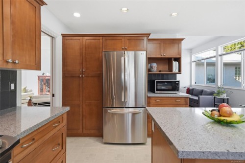 211 Saturna Dr, Qualicum Beach, BC 