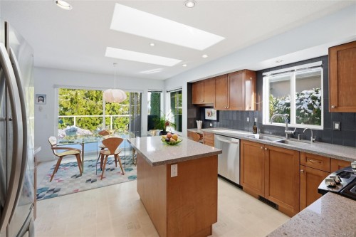 211 Saturna Dr, Qualicum Beach, BC 