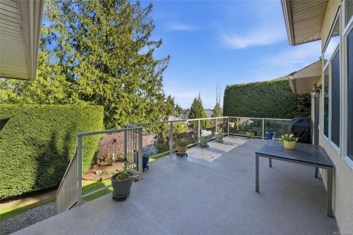 211 Saturna Dr, Qualicum Beach, BC 