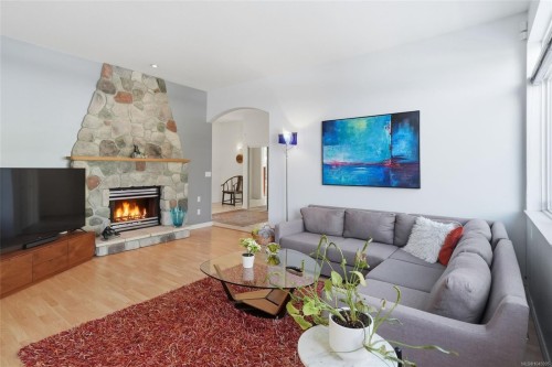 211 Saturna Dr, Qualicum Beach, BC 