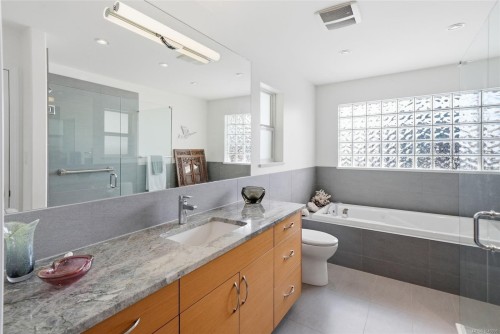 211 Saturna Dr, Qualicum Beach, BC 