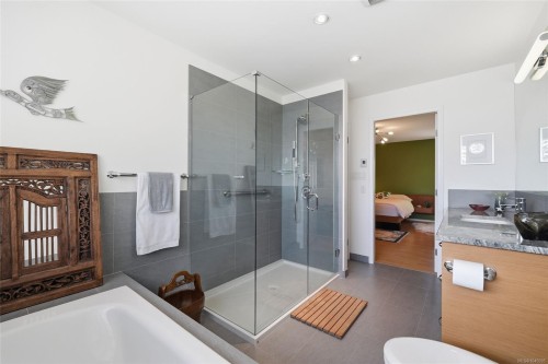 211 Saturna Dr, Qualicum Beach, BC 