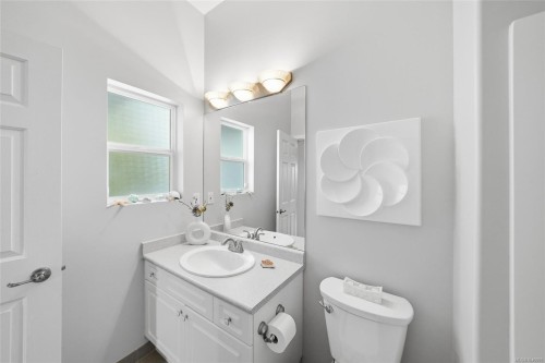211 Saturna Dr, Qualicum Beach, BC 