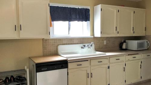 845 Wallinger Avenue, Kimberley, BC - Indoor Photo Showing Kitchen