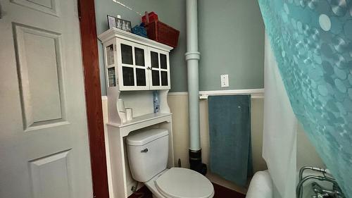 845 Wallinger Avenue, Kimberley, BC - Indoor Photo Showing Bathroom