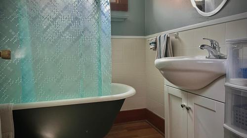 845 Wallinger Avenue, Kimberley, BC - Indoor Photo Showing Bathroom