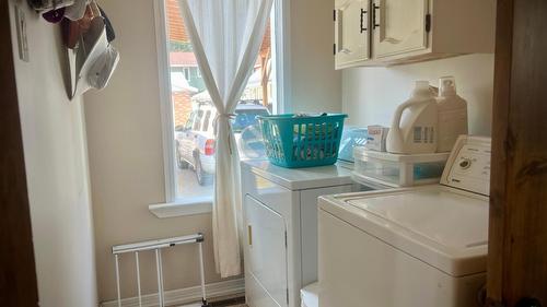 845 Wallinger Avenue, Kimberley, BC - Indoor Photo Showing Laundry Room