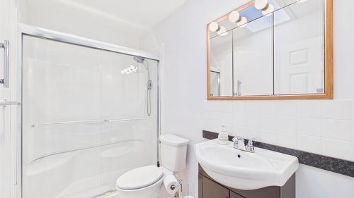 76-1401 Willowbrook Drive, Cranbrook, BC - Indoor Photo Showing Bathroom