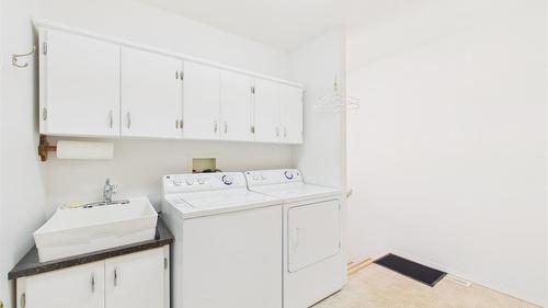 76-1401 Willowbrook Drive, Cranbrook, BC - Indoor Photo Showing Laundry Room