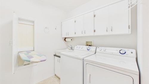 76-1401 Willowbrook Drive, Cranbrook, BC - Indoor Photo Showing Laundry Room