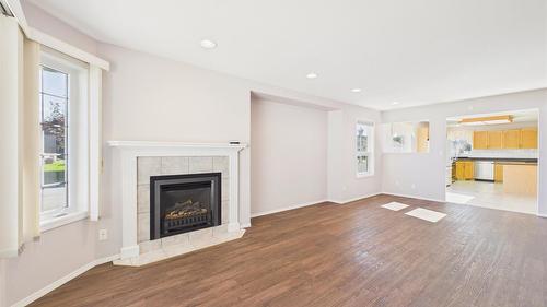 76-1401 Willowbrook Drive, Cranbrook, BC - Indoor Photo Showing Living Room With Fireplace