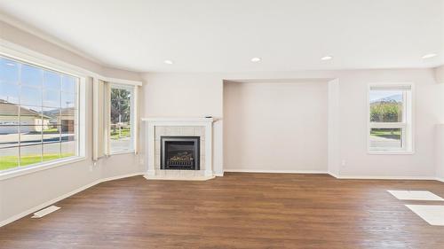 76-1401 Willowbrook Drive, Cranbrook, BC - Indoor With Fireplace