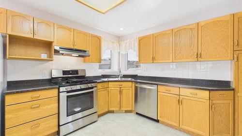 76-1401 Willowbrook Drive, Cranbrook, BC - Indoor Photo Showing Kitchen
