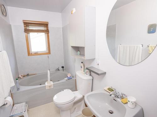 531 Empire Ave., Thunder Bay, ON - Indoor Photo Showing Bathroom