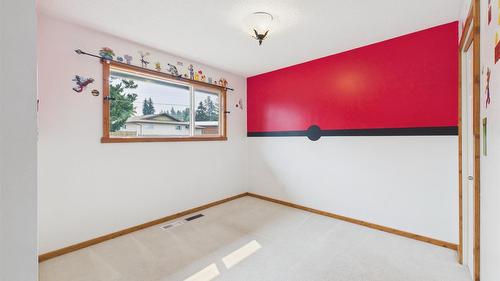 221 27Th Avenue, Cranbrook, BC - Indoor Photo Showing Other Room