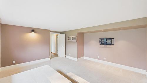 221 27Th Avenue, Cranbrook, BC - Indoor Photo Showing Other Room