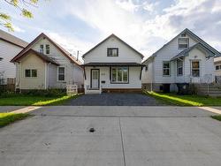 815 Minnesota Street Thunder Bay, ON P7C 3L7