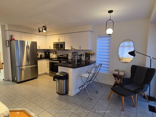7155 Lowville Heights, Mississauga, ON - Indoor Photo Showing Kitchen With Stainless Steel Kitchen