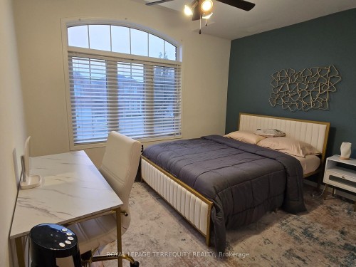 7155 Lowville Heights, Mississauga, ON - Indoor Photo Showing Bedroom