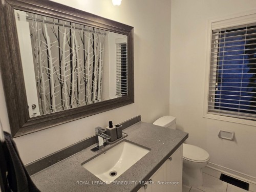7155 Lowville Heights, Mississauga, ON - Indoor Photo Showing Bathroom