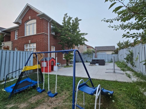 7155 Lowville Heights, Mississauga, ON - Outdoor