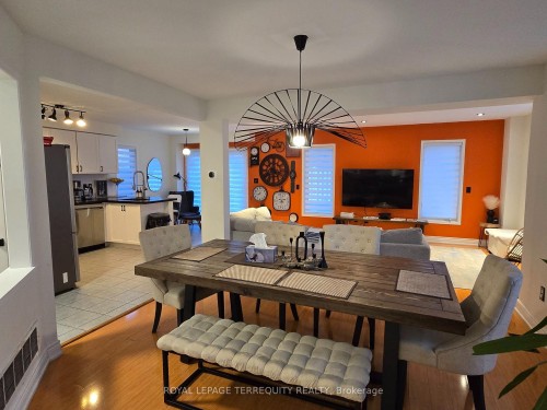 7155 Lowville Heights, Mississauga, ON - Indoor Photo Showing Dining Room