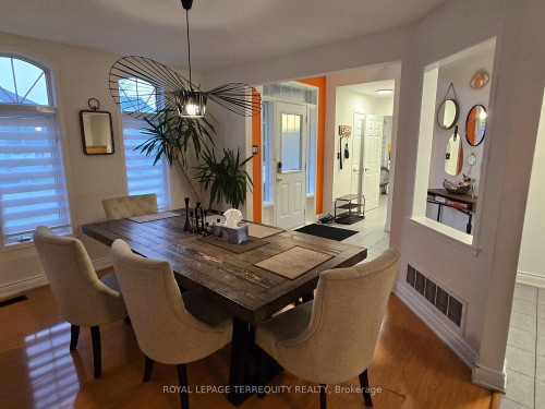 7155 Lowville Heights, Mississauga, ON - Indoor Photo Showing Dining Room