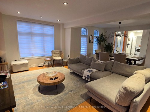 7155 Lowville Heights, Mississauga, ON - Indoor Photo Showing Living Room
